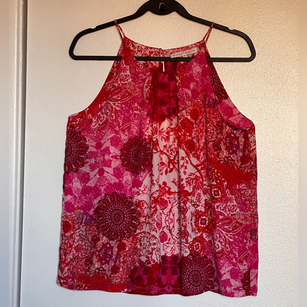 Violet & Claire Sleeveles Floral Top Size M